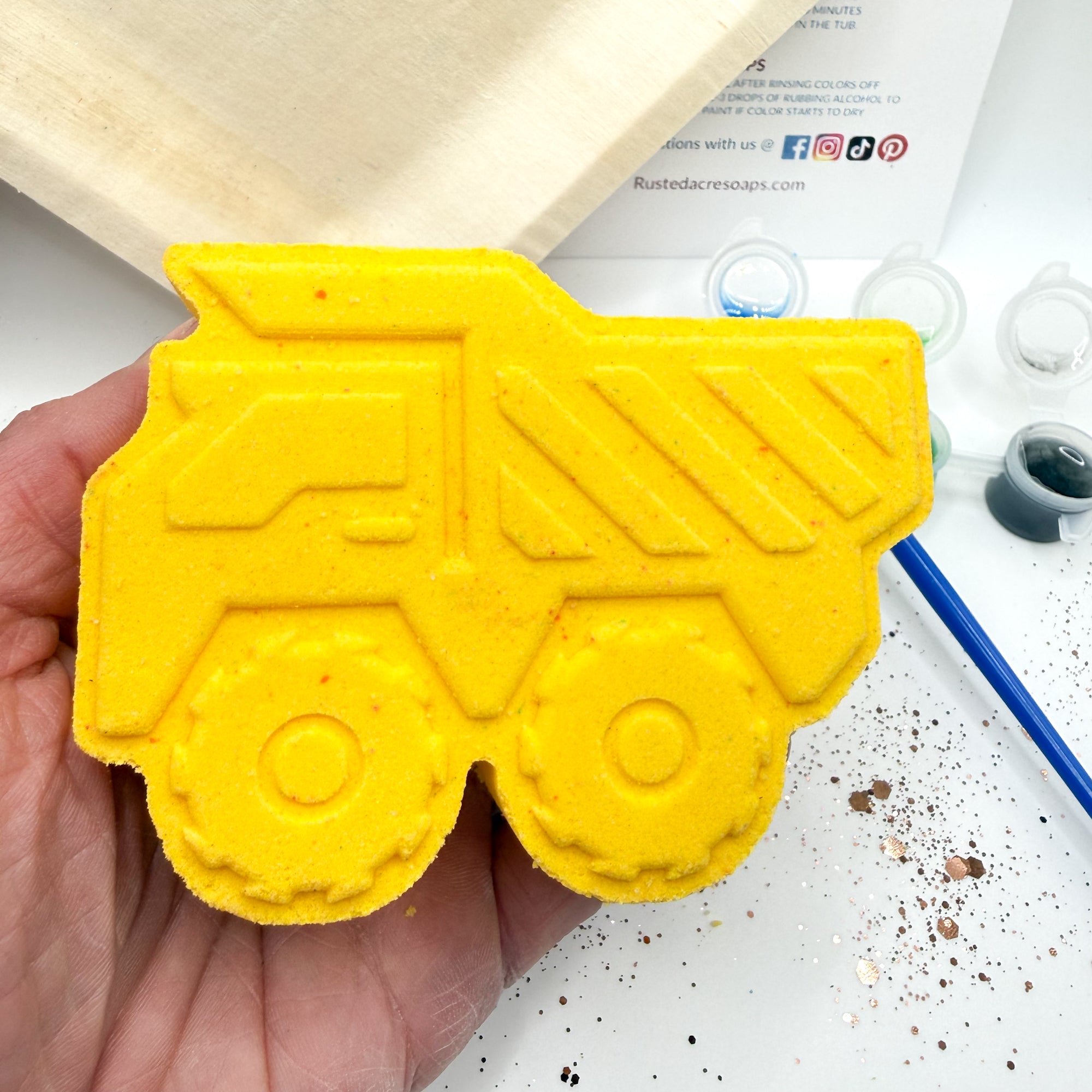 Paint Your Own Bath Bomb Kit | Dump Truck